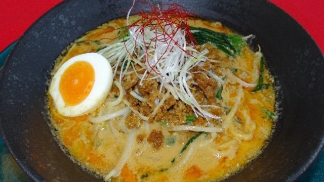 担々麺　　　1,925円