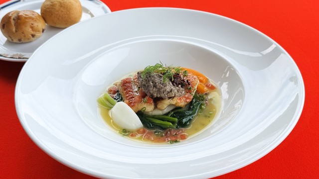 駿河湾産 金目鯛のポワレ 　　2,750円