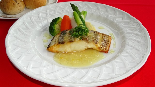 真鯛のポワレ　白ワインビネガーソース　　2,530円