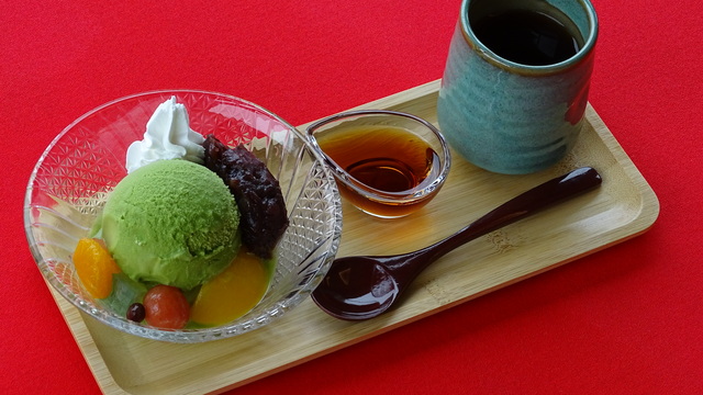 クリームあんみつ　フルーツ入り　　　850円